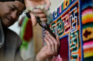 西藏自治区人民政府办公厅关于转发文化厅等部门西藏自治区传统工艺振兴计划的通知（藏政办发〔2018〕55号）